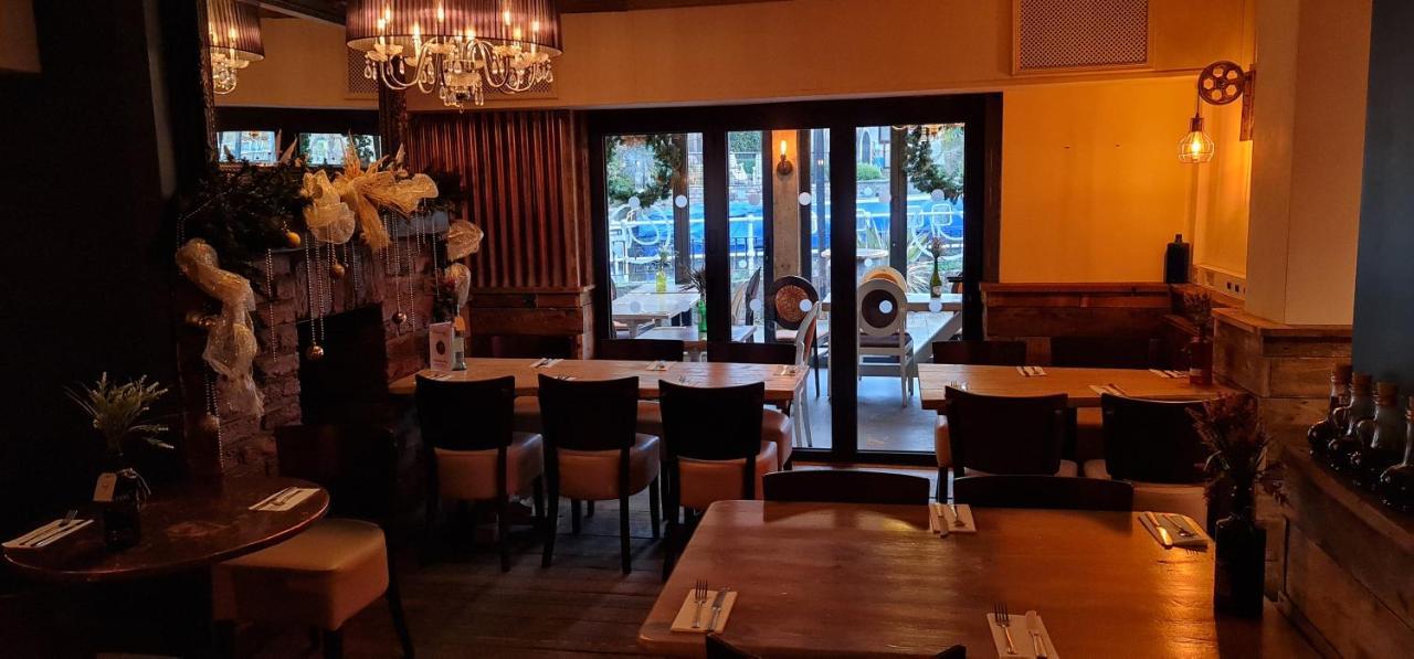 The Waterside Bar, Rooms & Restaurant Суинтон Экстерьер фото