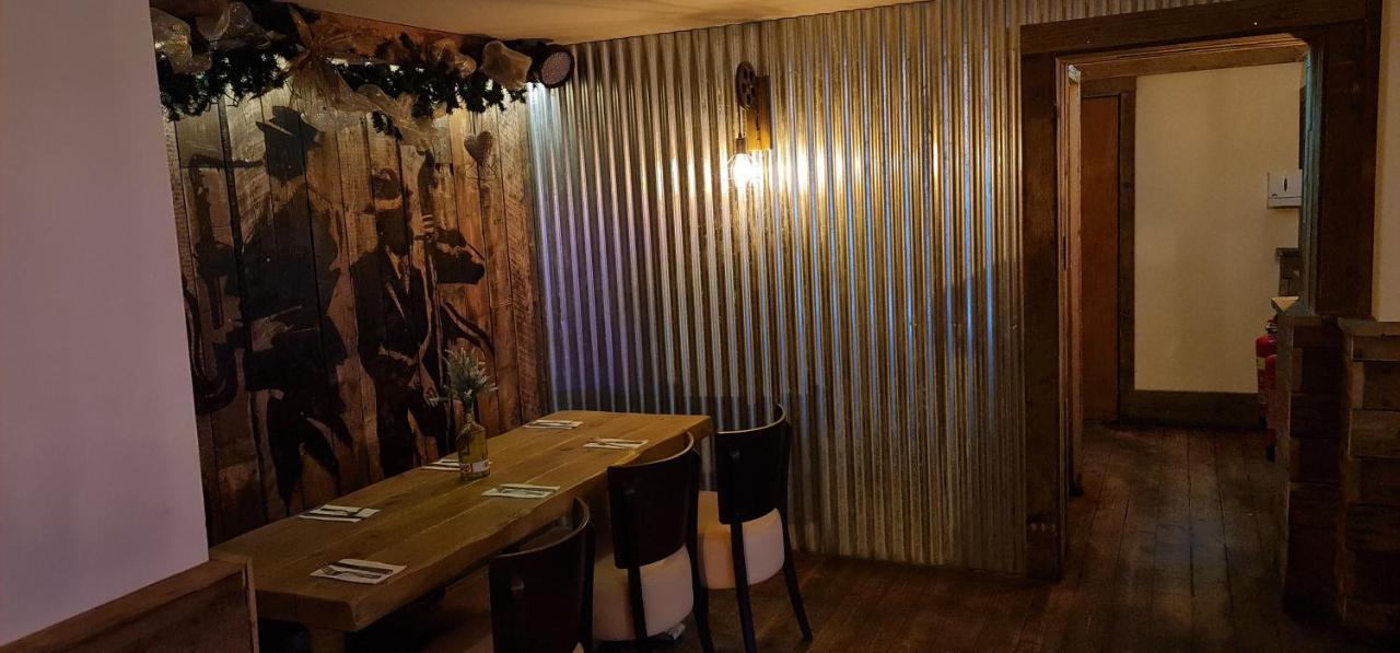 The Waterside Bar, Rooms & Restaurant Суинтон Экстерьер фото