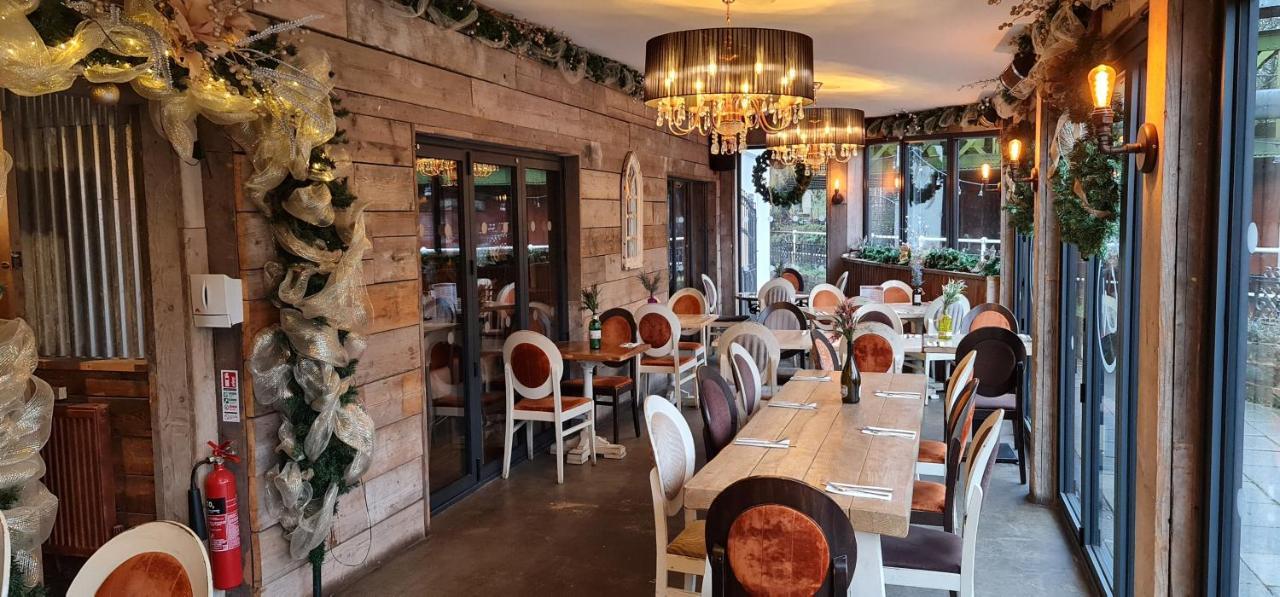The Waterside Bar, Rooms & Restaurant Суинтон Экстерьер фото
