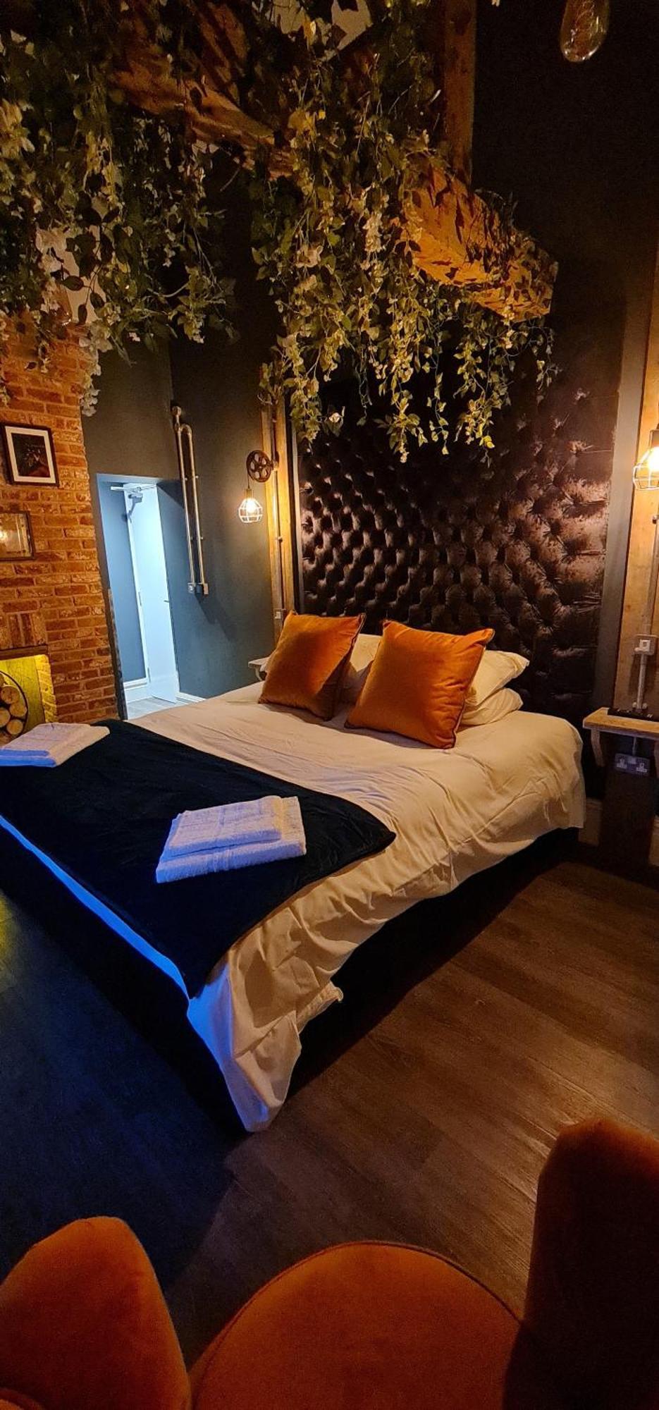 The Waterside Bar, Rooms & Restaurant Суинтон Номер фото